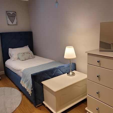 Three Bedroom Apartment By Beautiful Park Лондон Экстерьер фото