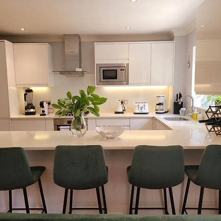 Three Bedroom Apartment By Beautiful Park Лондон Экстерьер фото