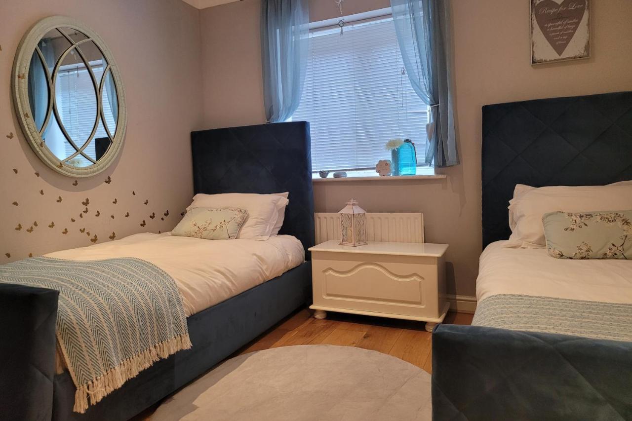 Three Bedroom Apartment By Beautiful Park Лондон Экстерьер фото