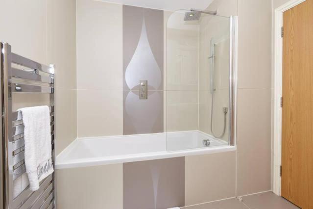 Three Bedroom Apartment By Beautiful Park Лондон Экстерьер фото