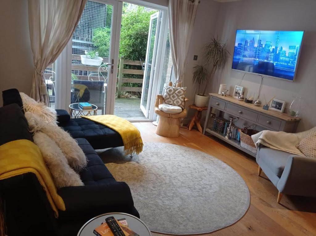 Three Bedroom Apartment By Beautiful Park Лондон Экстерьер фото